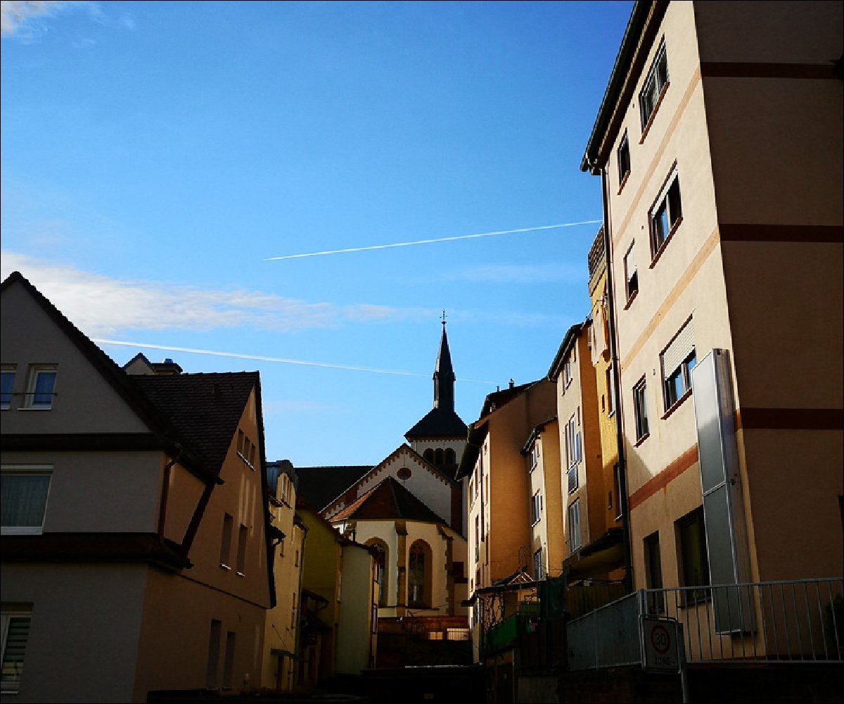 Die Evangelische Kirche im Zentrum von Eutingen ist von überall aus sichtbar.
