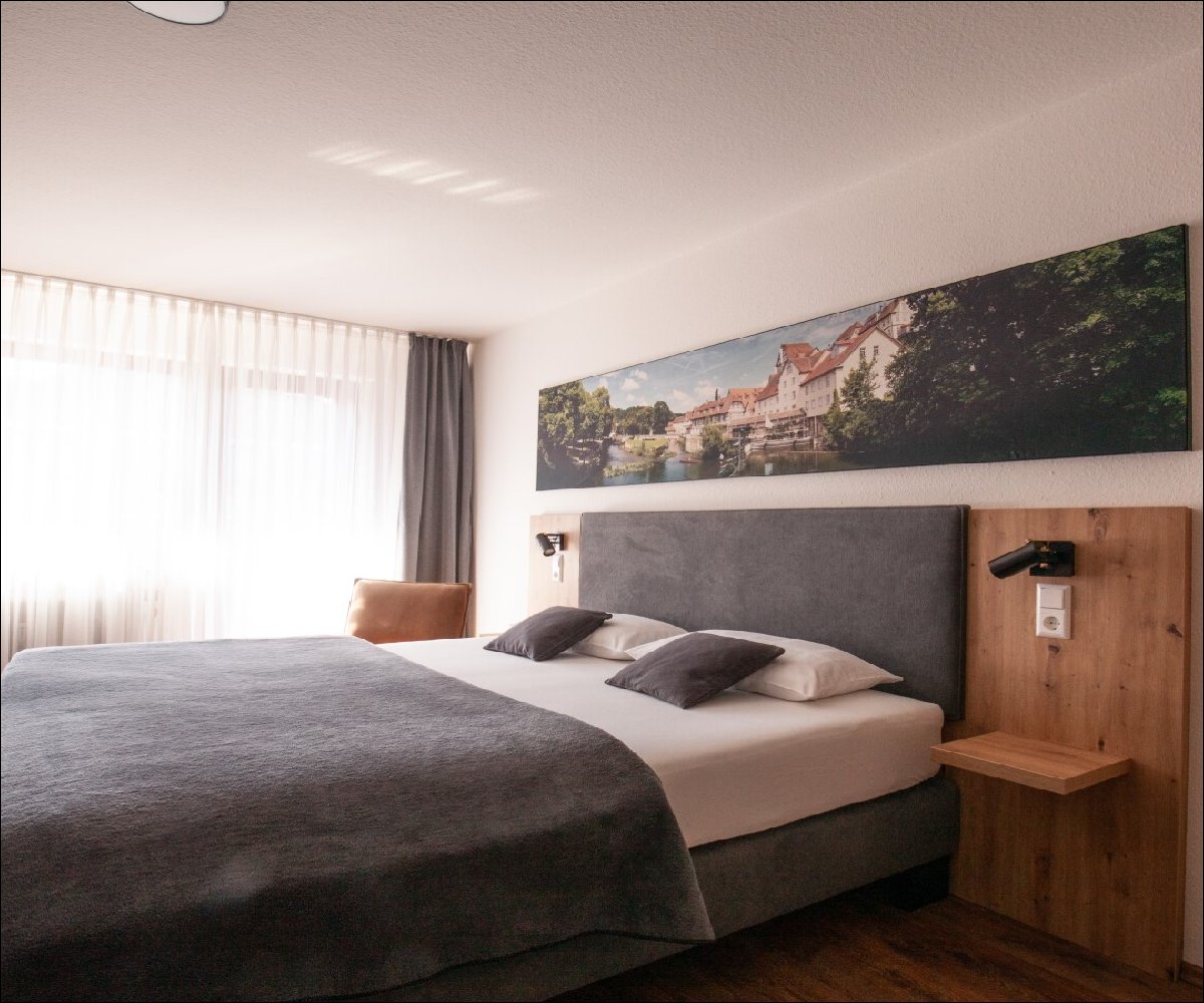 Komfortdoppelzimmer 12 mit Balkon, Hotel Garni Zum Wilden Mann Künzelsau