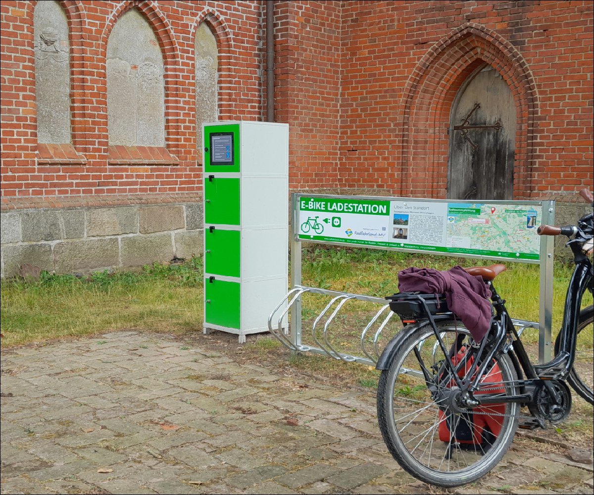 E-bike Ladestation an der Radfahrerkirche Pantlitz