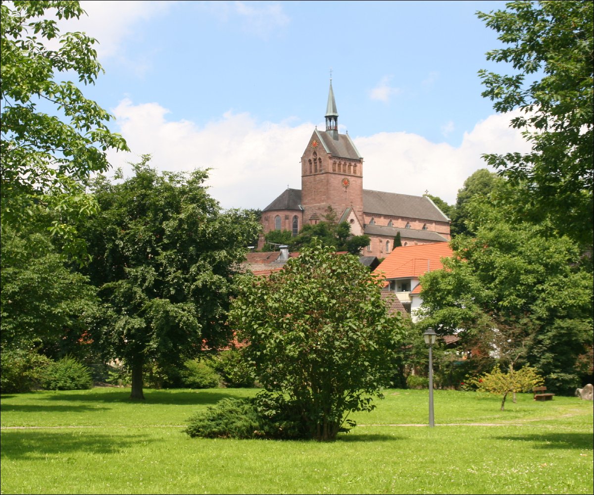 Kirche St Albin mit Park