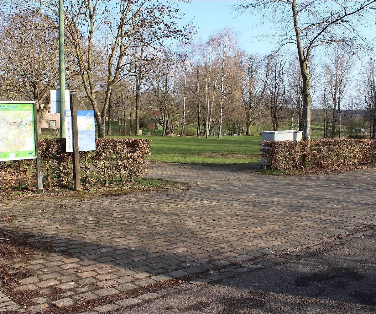 Wanderparkplatz Sportplatz Steckenborn