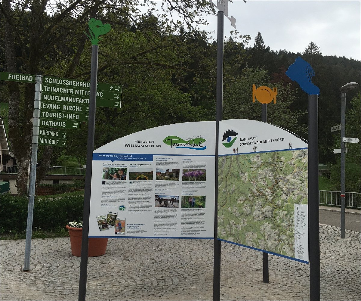 Naturpark-Infostern auf dem Wanderparkplatz am Freibad Bad Teinach