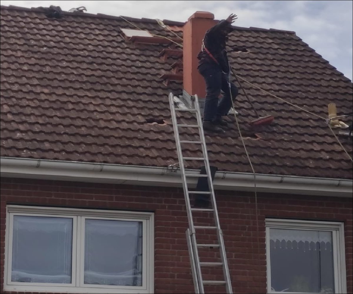 Bei der Dacharbeit
