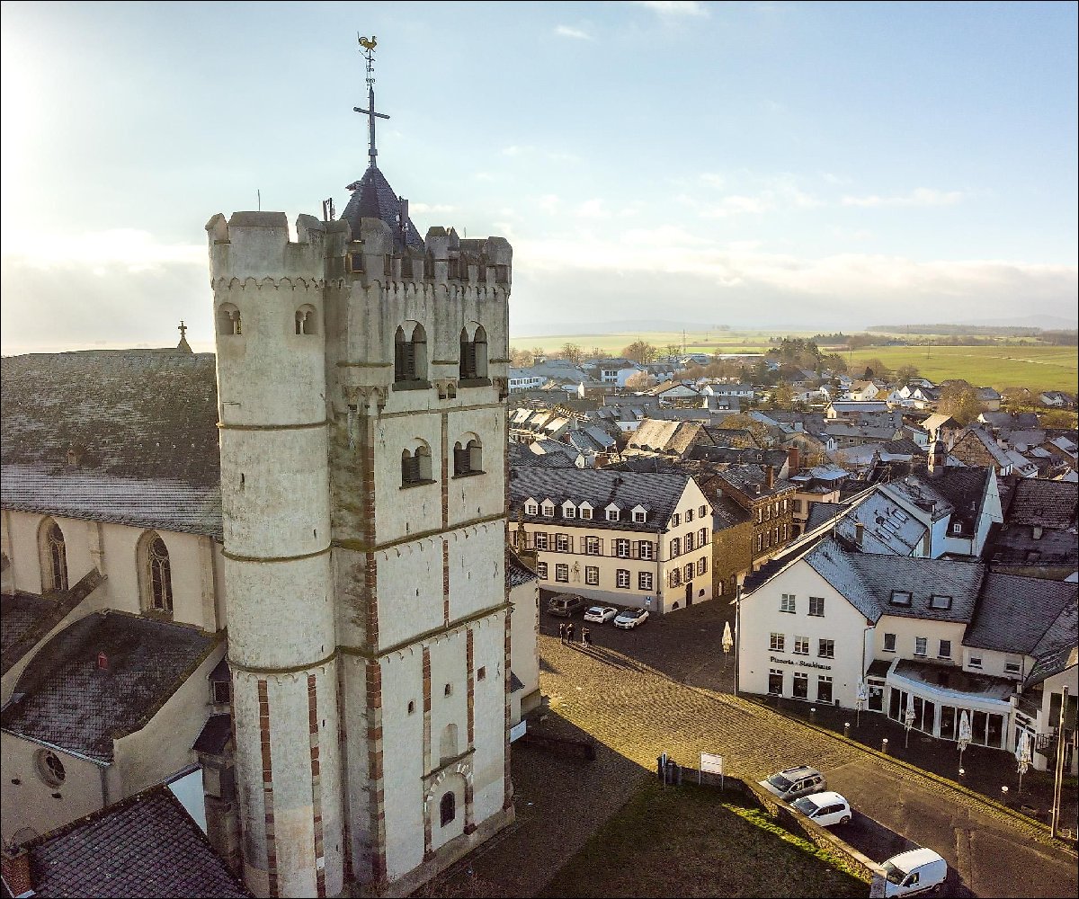 Blick auf Münstermaifeld mit Stiftskirche