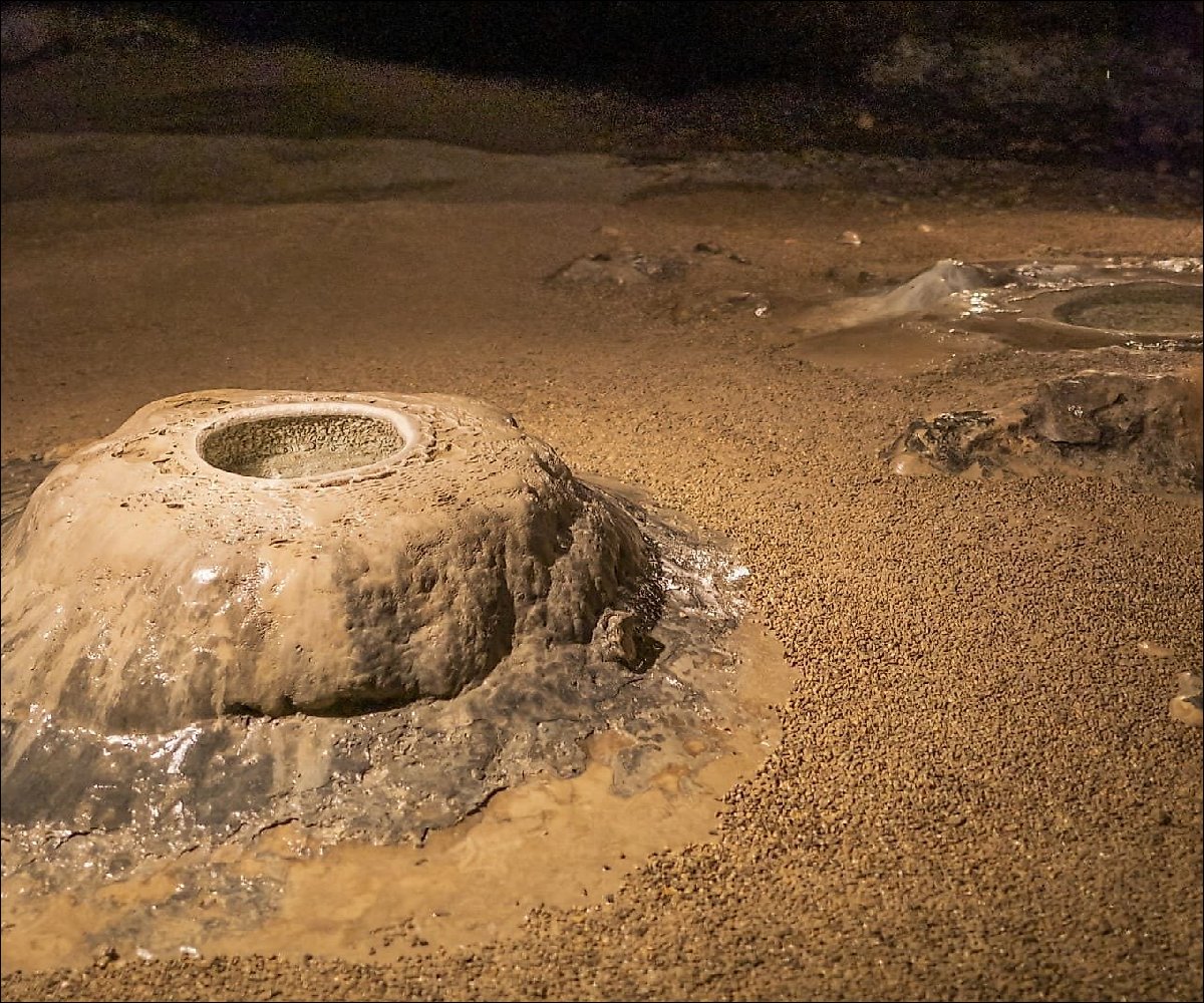 Einzigartiger Becherstalagmit in der Tropfsteinhöhle Schulerloch in Essing im Altmühtal
