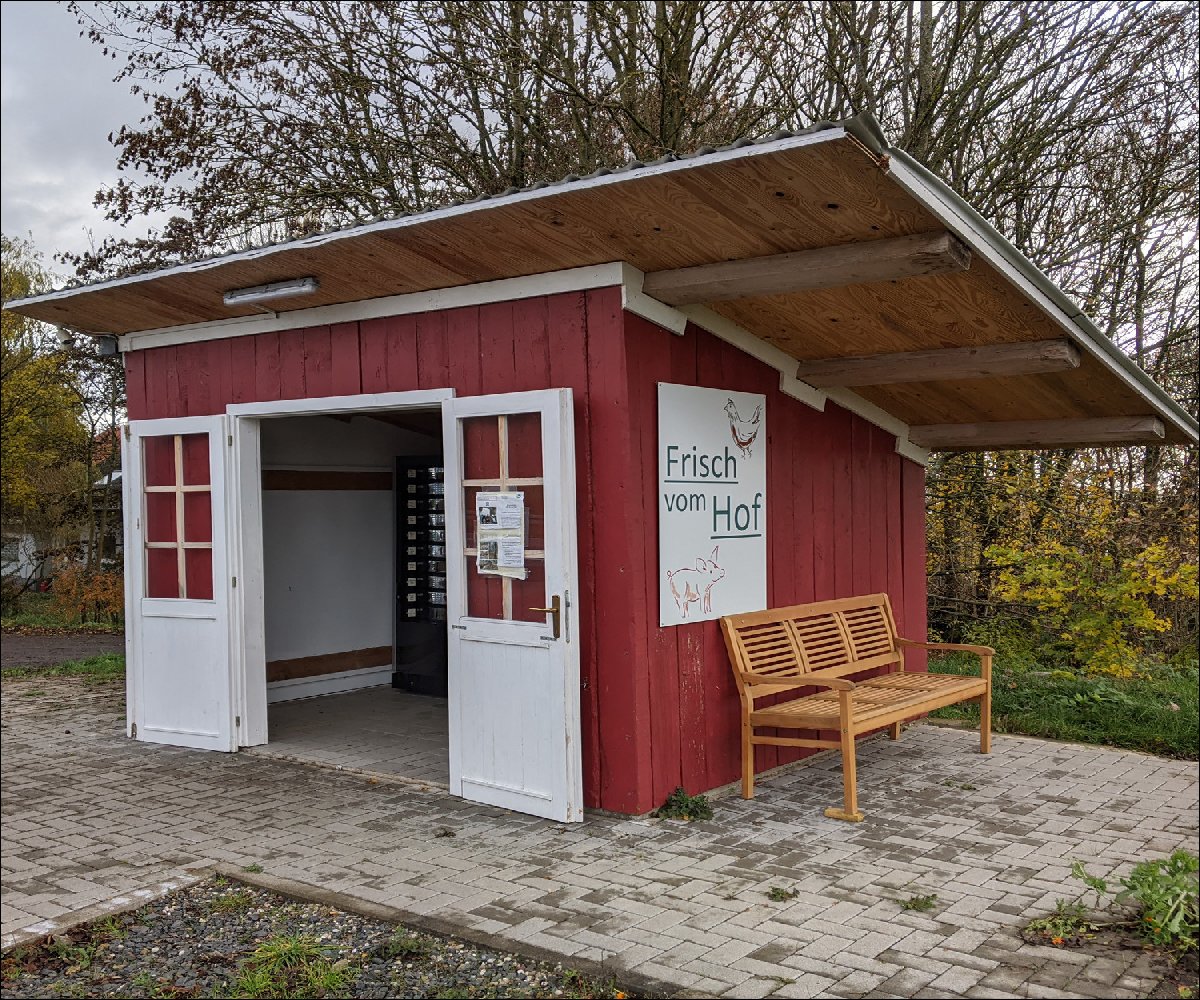 Regiohütte zur Selbstbedienung am Harschberger Hof in St. Wendel