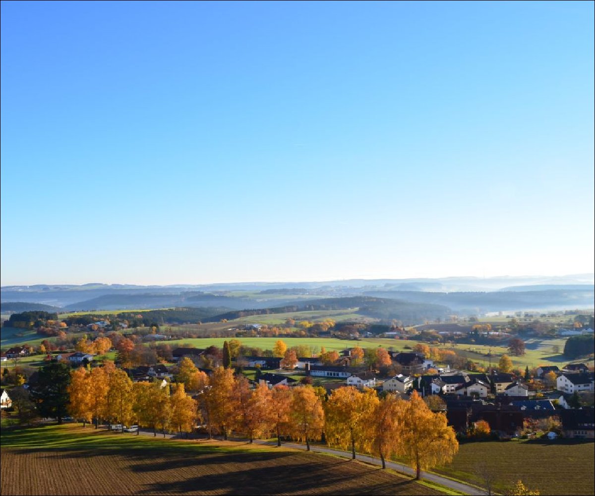 Loßburg im Herbst von oben