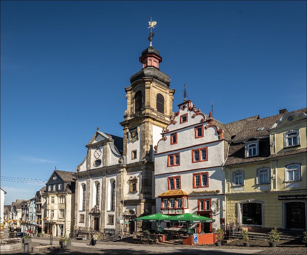 Alter Markt mit kath Kirche und Hotel zur Krone