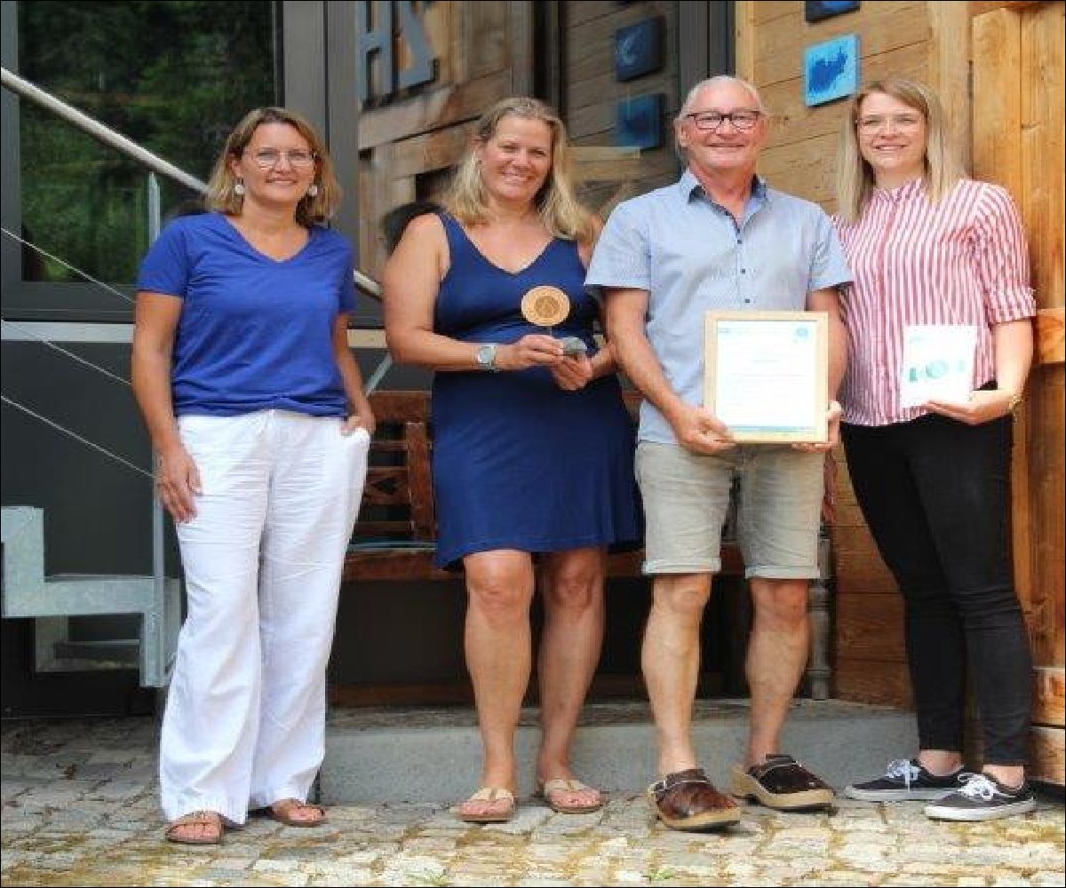 Urkundenübergabe am Weingut 2H, Auszeichnung ECHT nachhaltig Bodensee