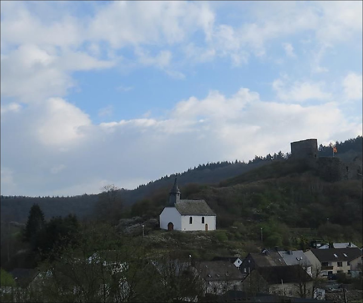 Burgruine Virneburg mit Kapelle