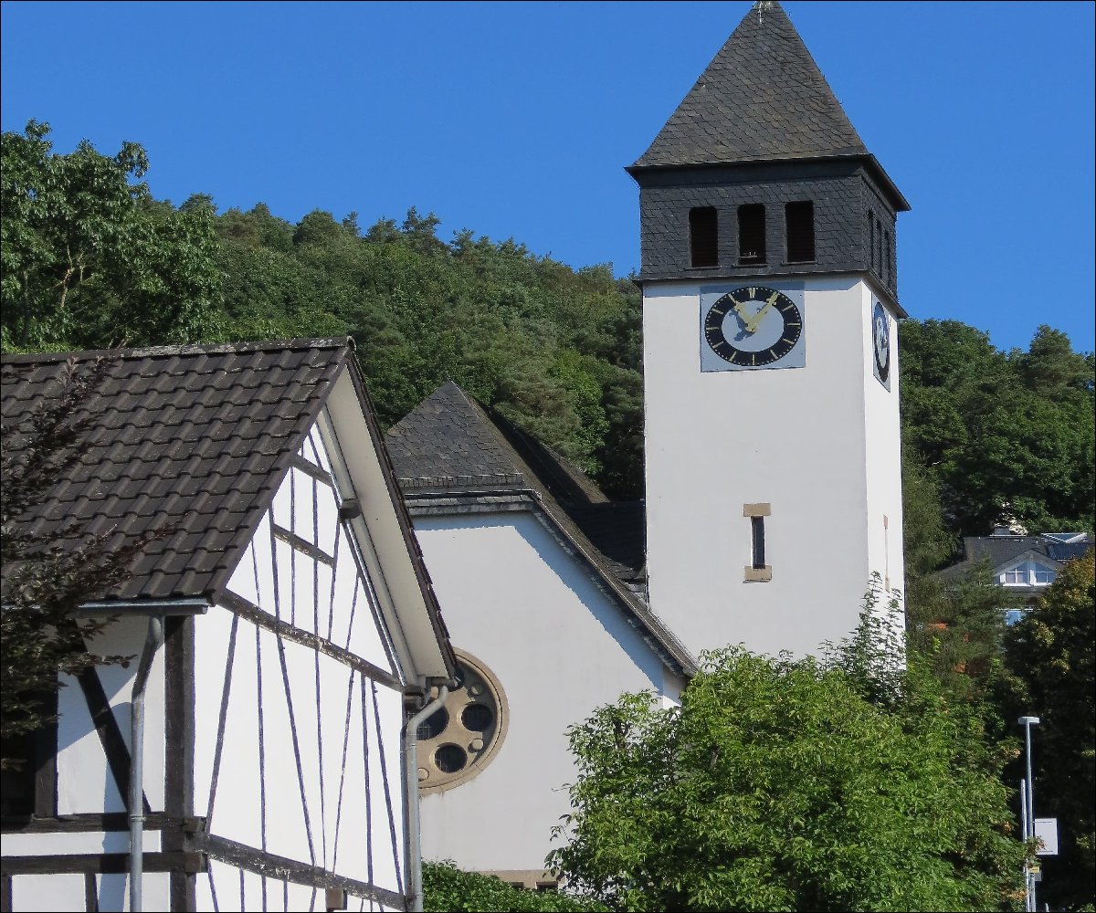 Turm der Erlöserkirche in Adenau