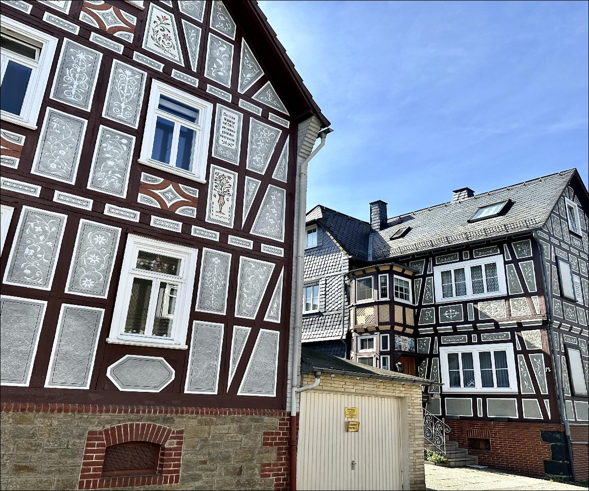 Häuser in Holzhausen mit Kratzputz