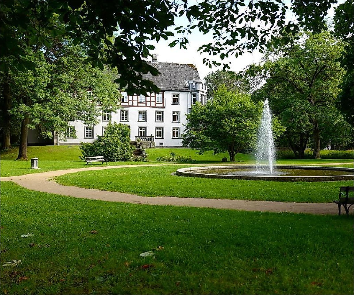 Schlosspark mit Springbrunnen Buseck