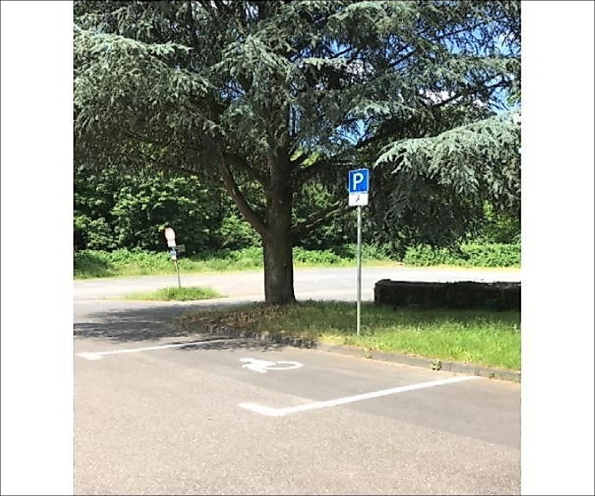 Parkplatz für Menschen mit Behinderung