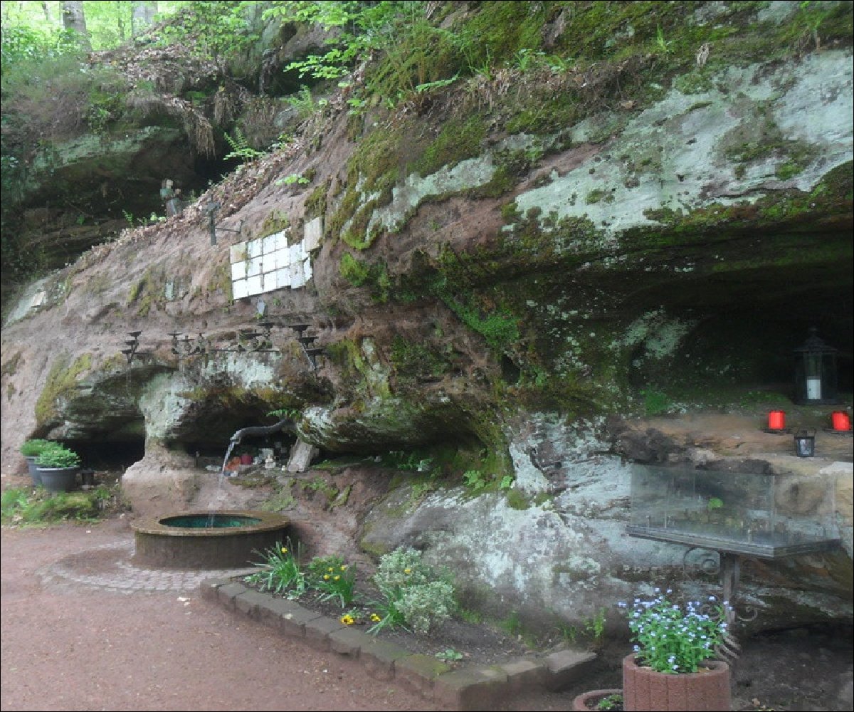 Lourdes-Grotte, St. Ingbert, 2013, Frank Polotzek